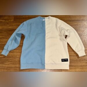 Social Tourist Hollister Split Blue and White Small Sweatset Charli D'Amelio